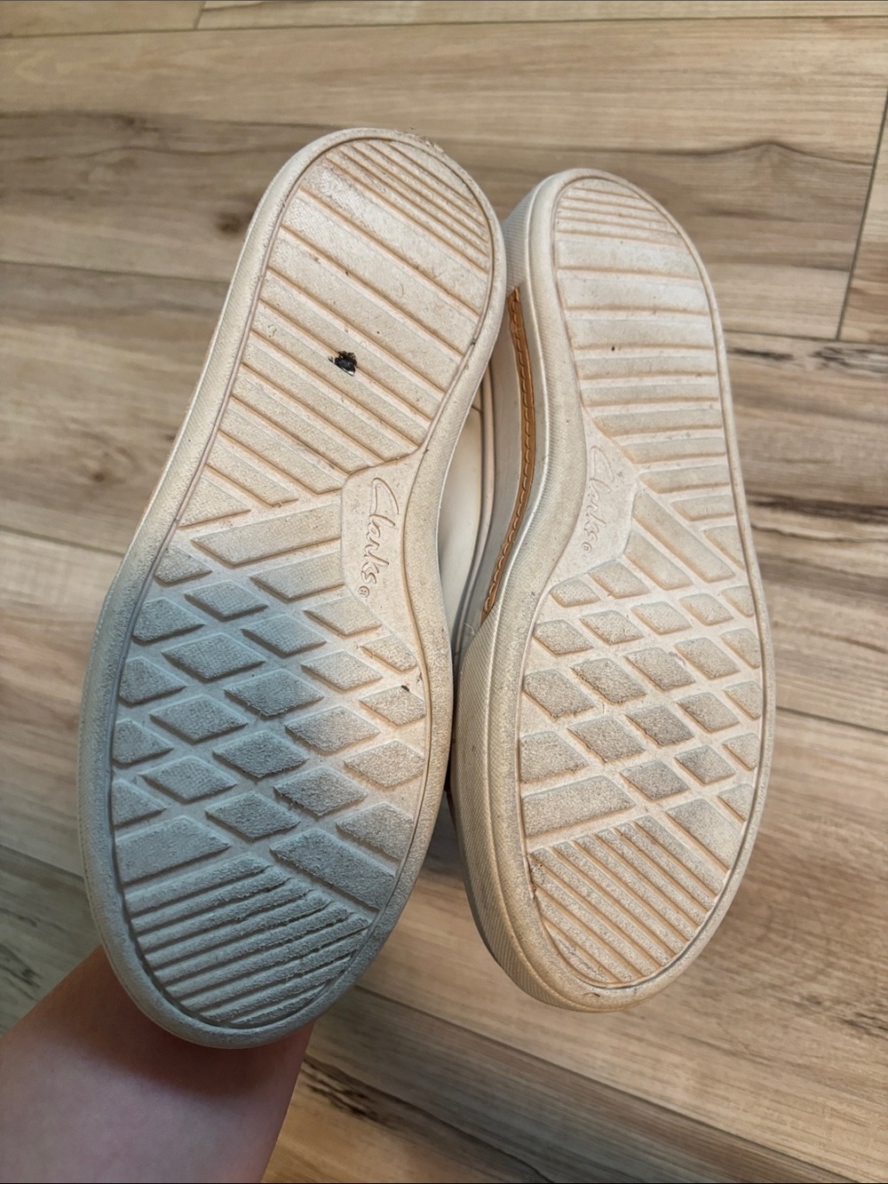 Clarks Cream White Leather Low-Top Sneakers - Picture 6 of 7